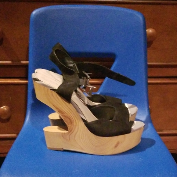 Shoes - Picture 1 of 2